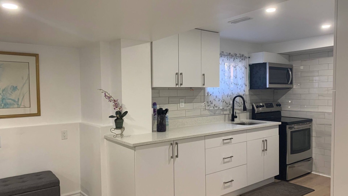 Ajax Apartment | Cozy Suite-Close to Pickering Casino Resort, dog parks, and waterfront Trail