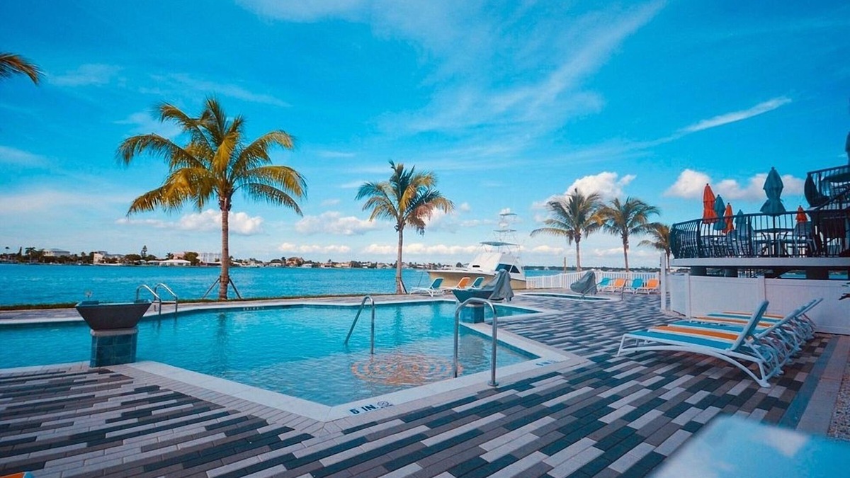 Treasure Island Hotel | Cozy Suite Oceanfront Stay! Outdoor Pool Steps from Miami's Glam South Beach!
