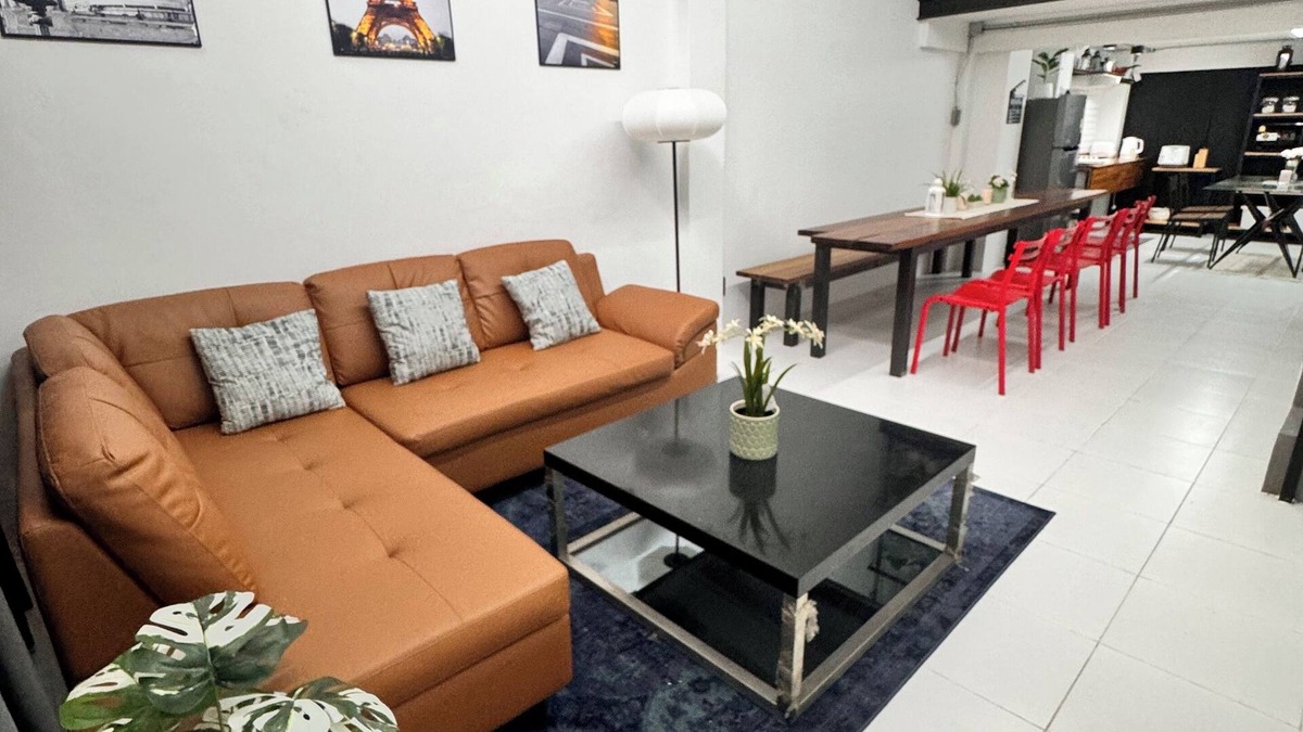 Sukhumvit House | Cozy Sukhumvit House, suit to big group. Near BTS phrakanong.