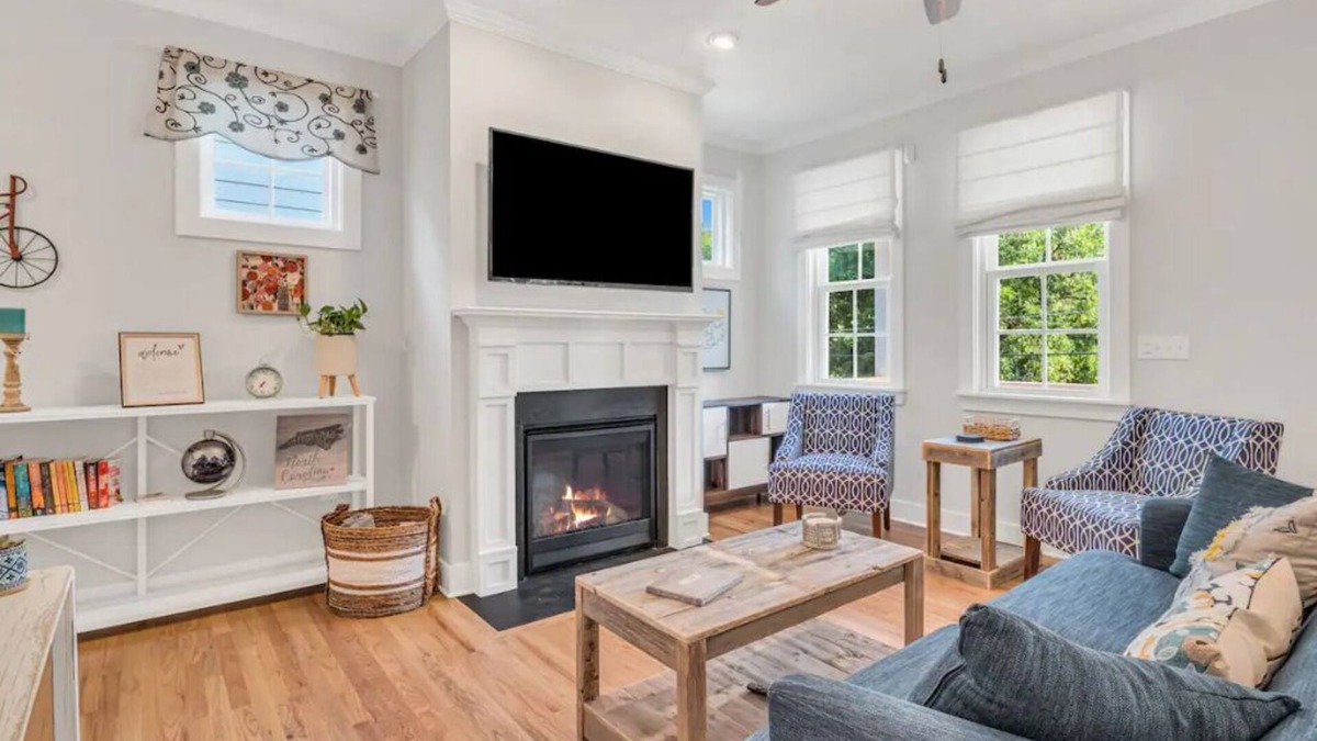 Durham House | COZY SUN FILLED HOME/MODERN VILLA NEAR DOWNTOWN