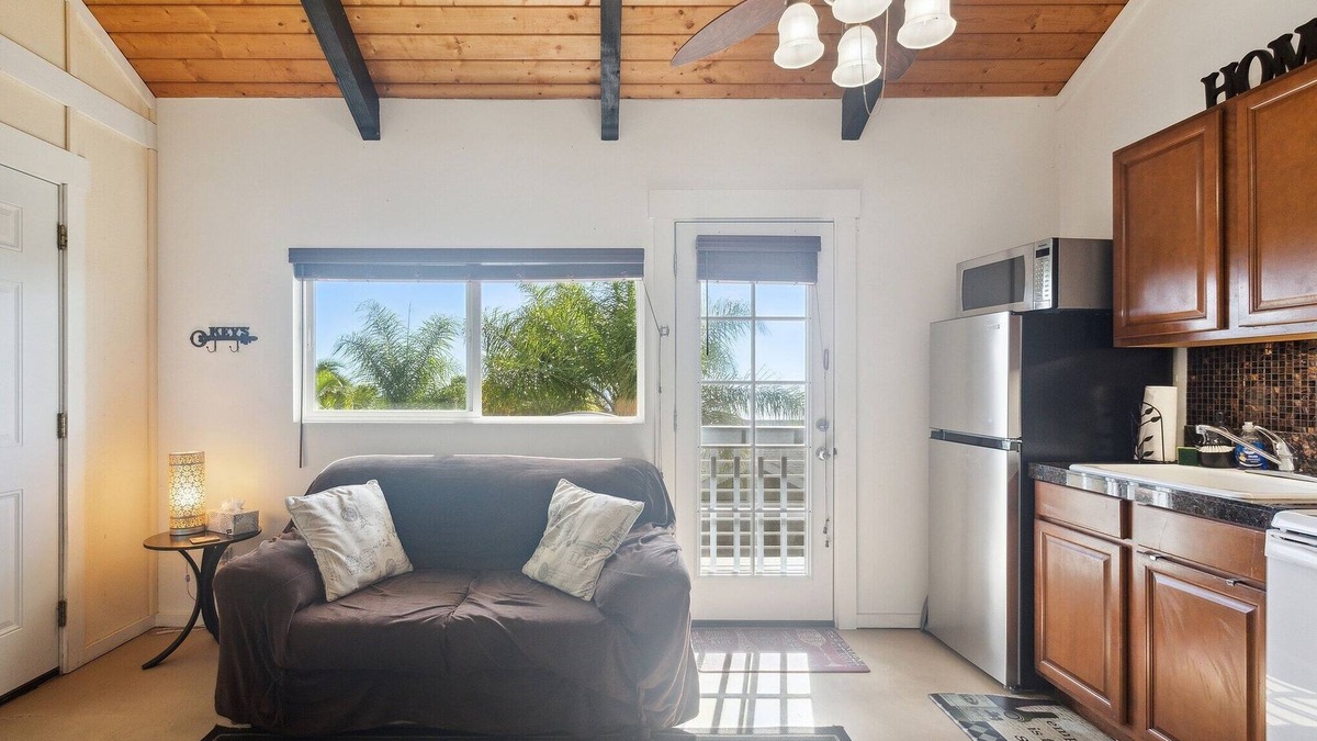 Kalaoa House | Cozy Sunset Views W/Lanai - Close To Beach 1 Bedroom Home by RedAwning
