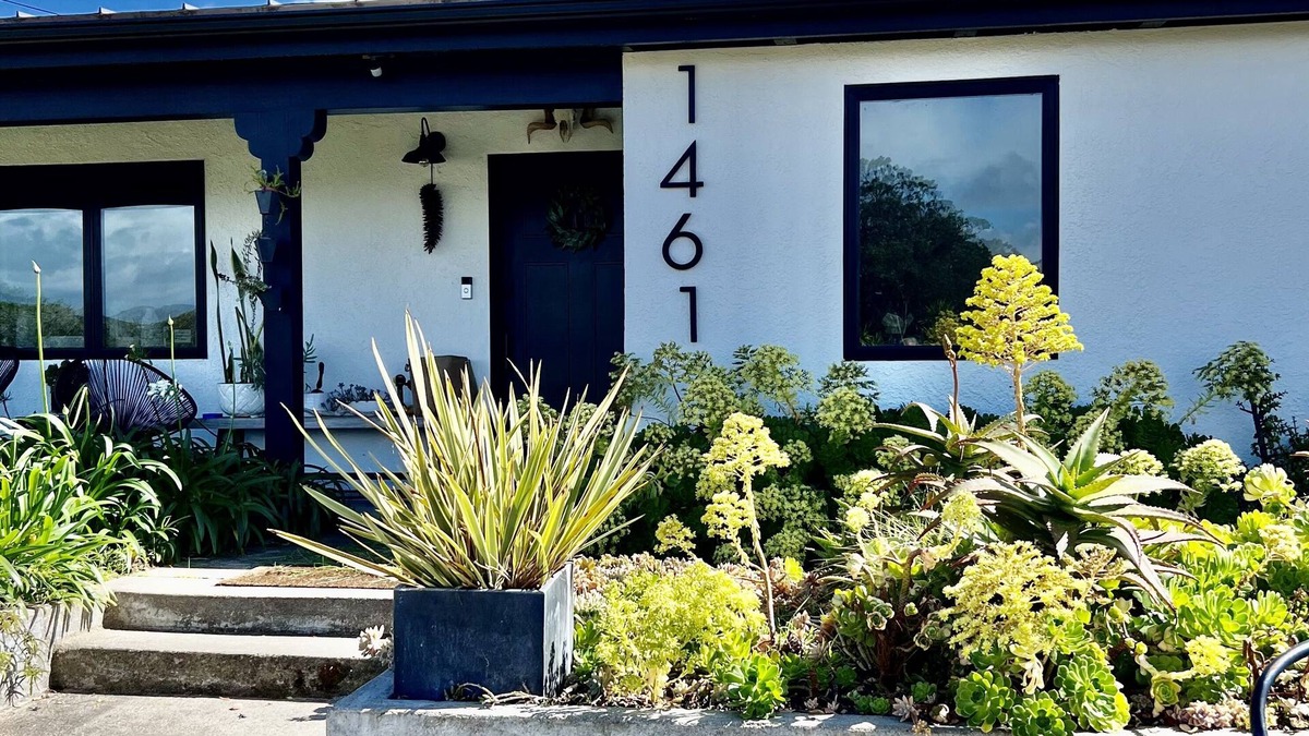 Baywood-Los Osos House | Cozy Surf Ranchita with Unique Character, Hot Tub & Sauna