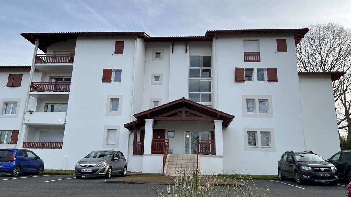 Cambo-les-Bains Apartment | Cozy T2 Near Center and Thermal Baths with Terrace, Parking, and Wi-Fi