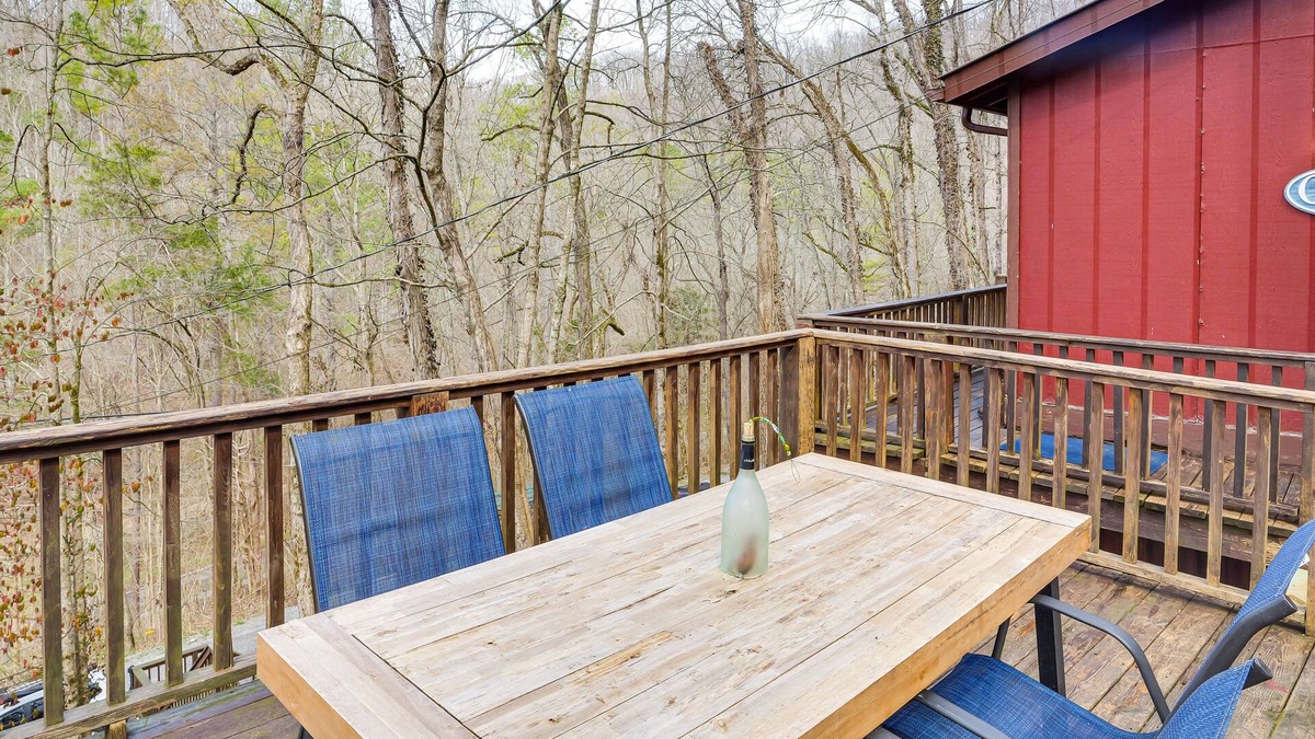 Smithville Cabin | Cozy Tennessee Cabin w/Deck, Grill & Fireplace!