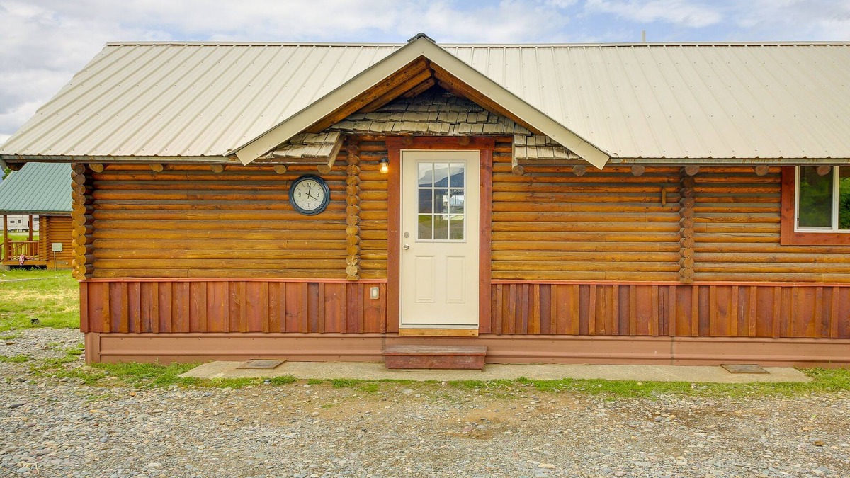Thompson Falls Cabin | Cozy Thompson Falls Cabin w/Mountain Views