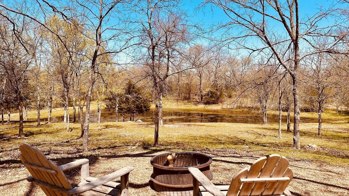 Ringold Cabin | Cozy tiny cabin, kitchenette, private pond for fishing, near lake