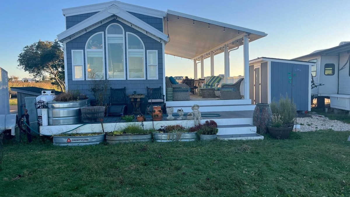 Sandbridge House | Cozy TINY HOME in Sandbridge by the bay and so close to the beach!
