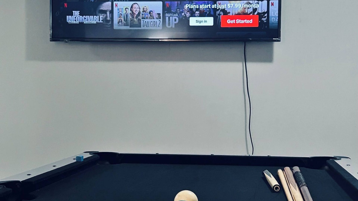 Leduc House | Cozy townhome