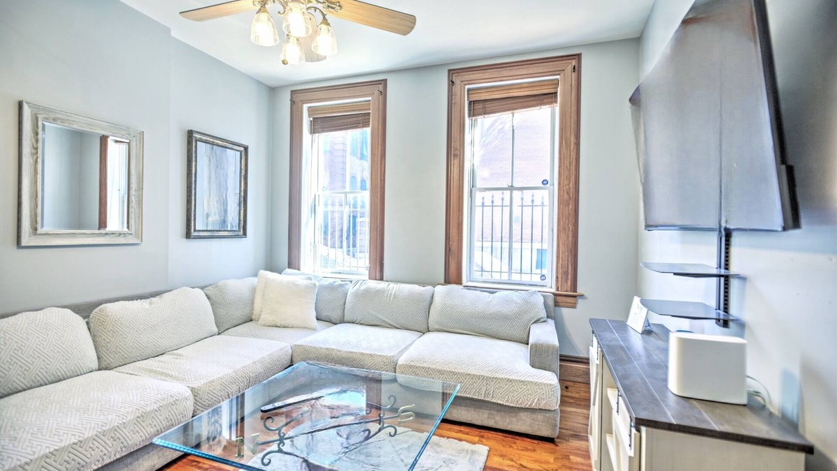 St. Louis House | Cozy Townhouse, 1-mi from the heart of Soulard!