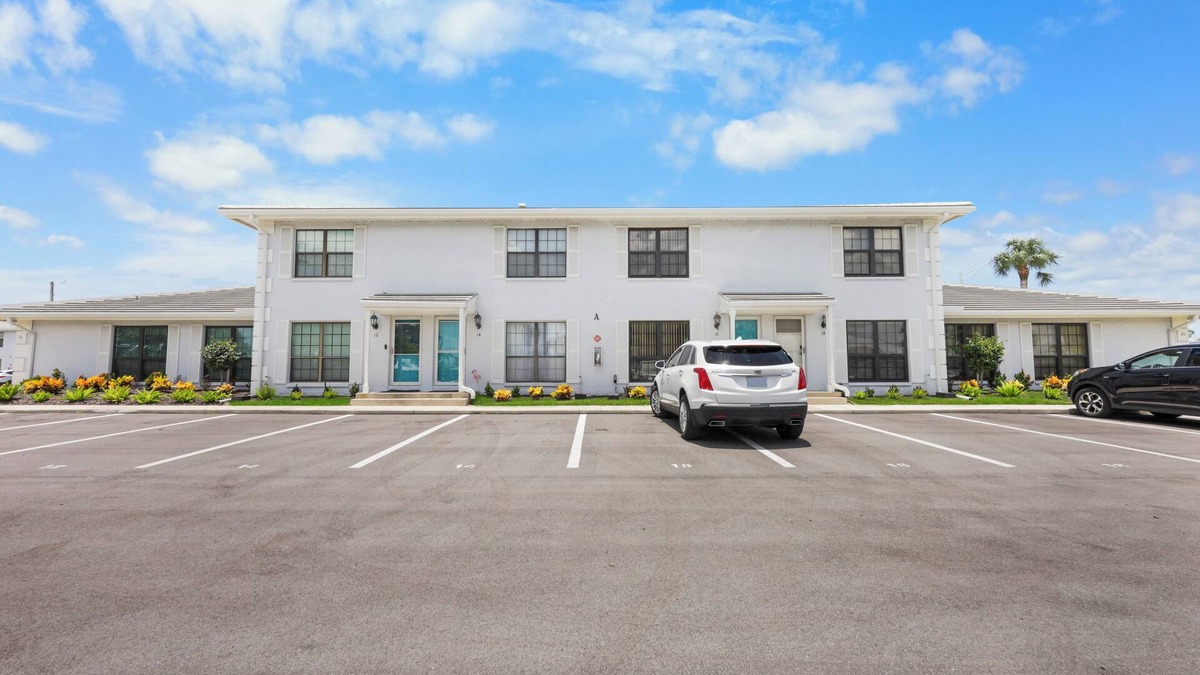 Marco Island Condo | Cozy townhouse centrally located on the island