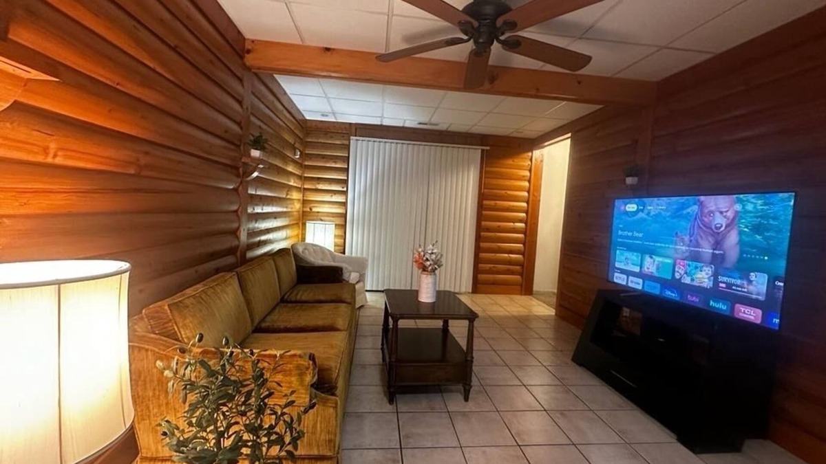 Lawrence House | Cozy townhouse in West Lawrence