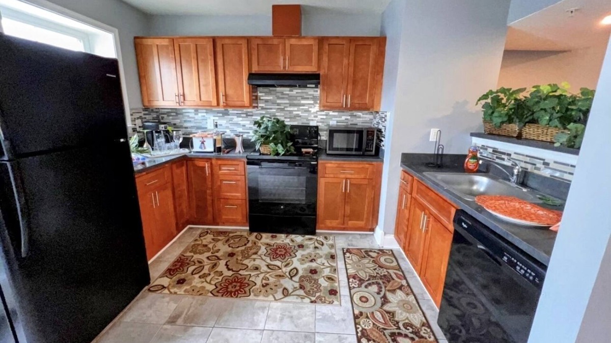 Downtown Baltimore House | Cozy Townhouse near Baltimore Raven’s stadium, Horseshoe casino and Inner harbor