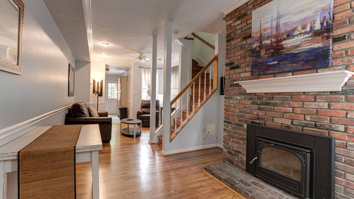 Downtown Baltimore House | Cozy townhouse, steps to Camden Yards, Ravens, Convention Center