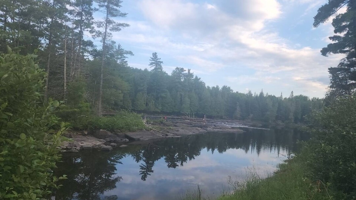 Greater Madawaska RV Rental | Cozy trailer right on the Madawaska River