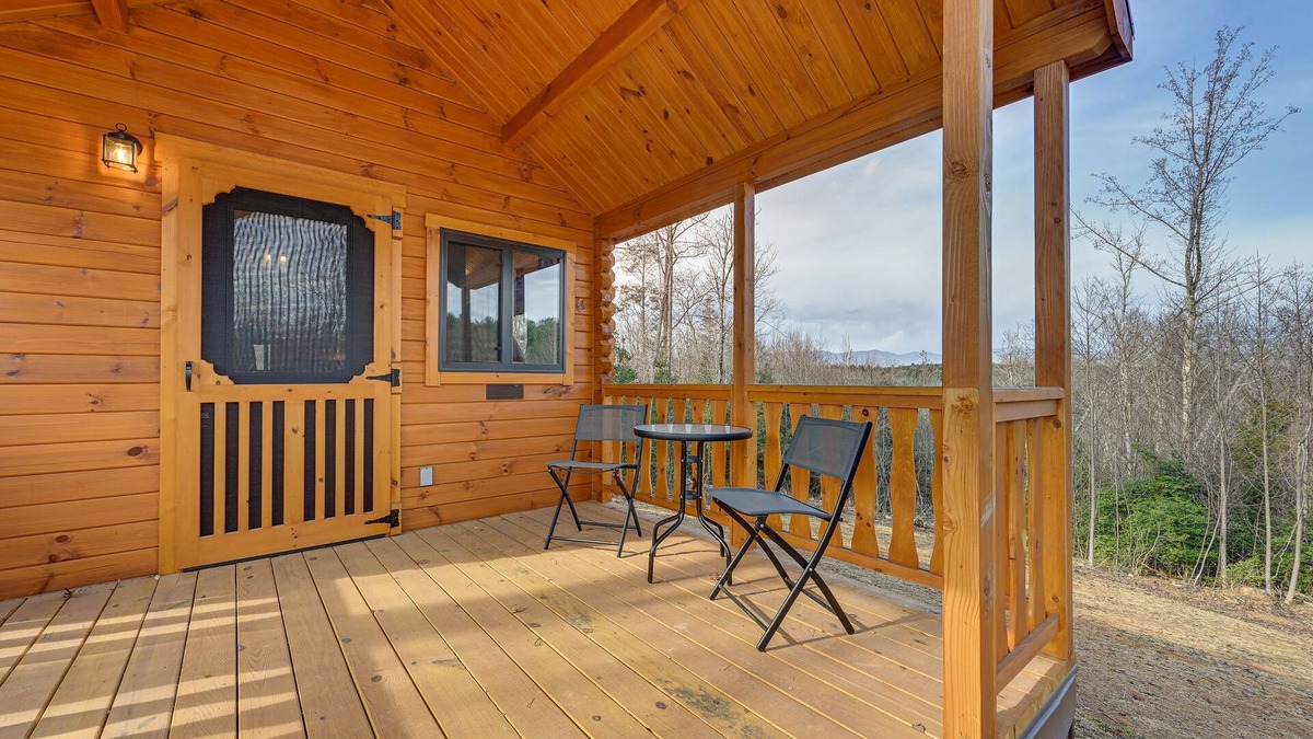 Traphill Cabin | Cozy Traphill Cabin Rental w/ Deck & Porch!