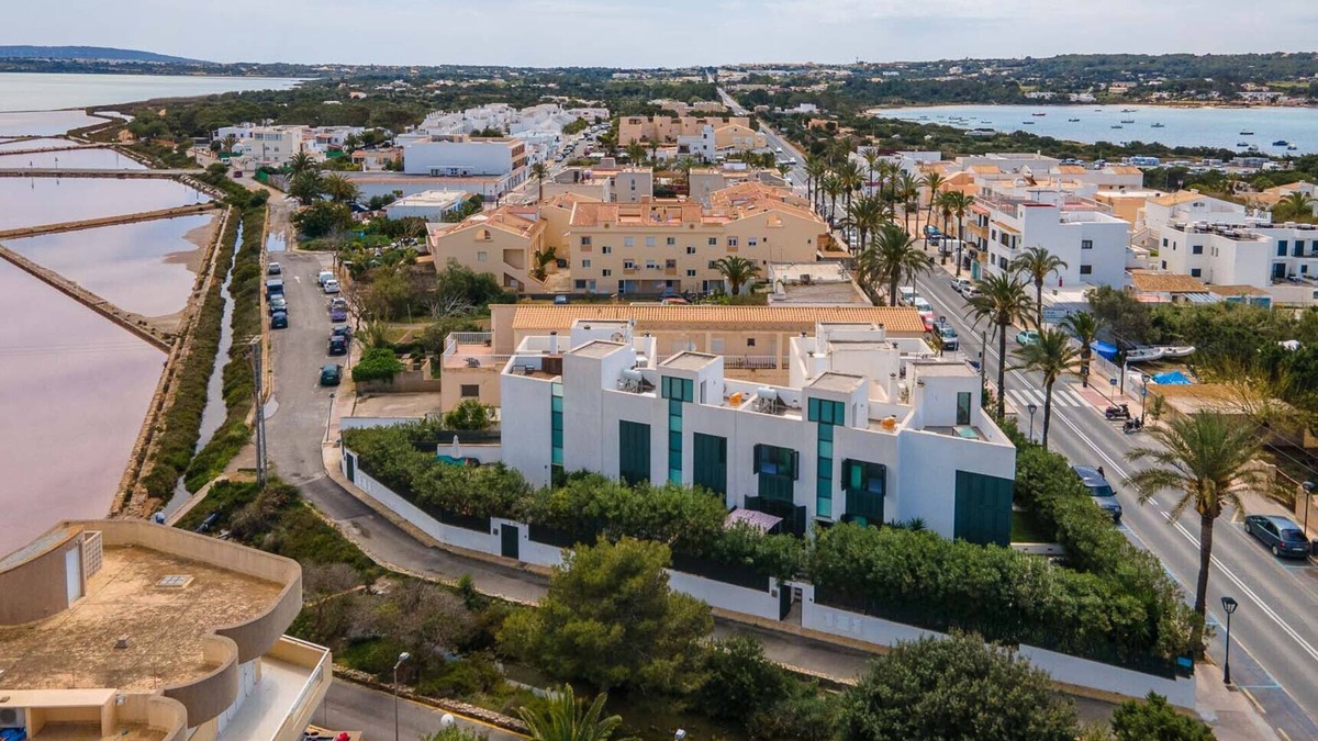 La Savina House | Cozy triplex in La Savina port!