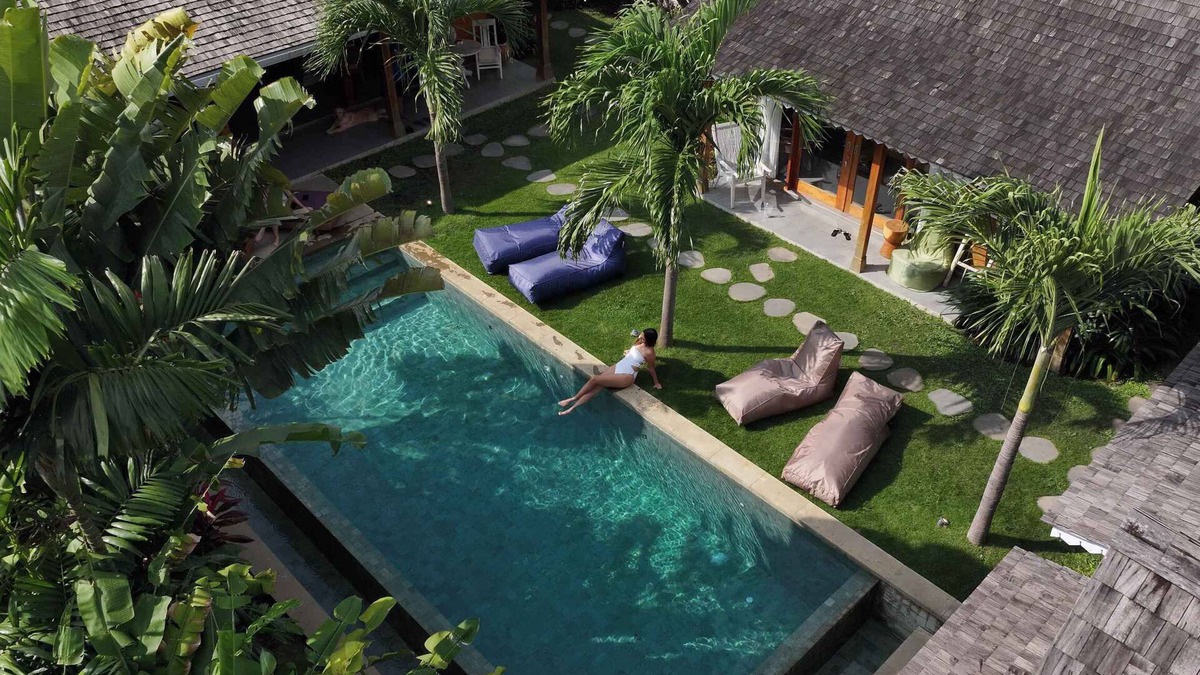 Sunset Road Villa | Cozy Tropical 3BR Villa | 12 min to Seminyak Beach