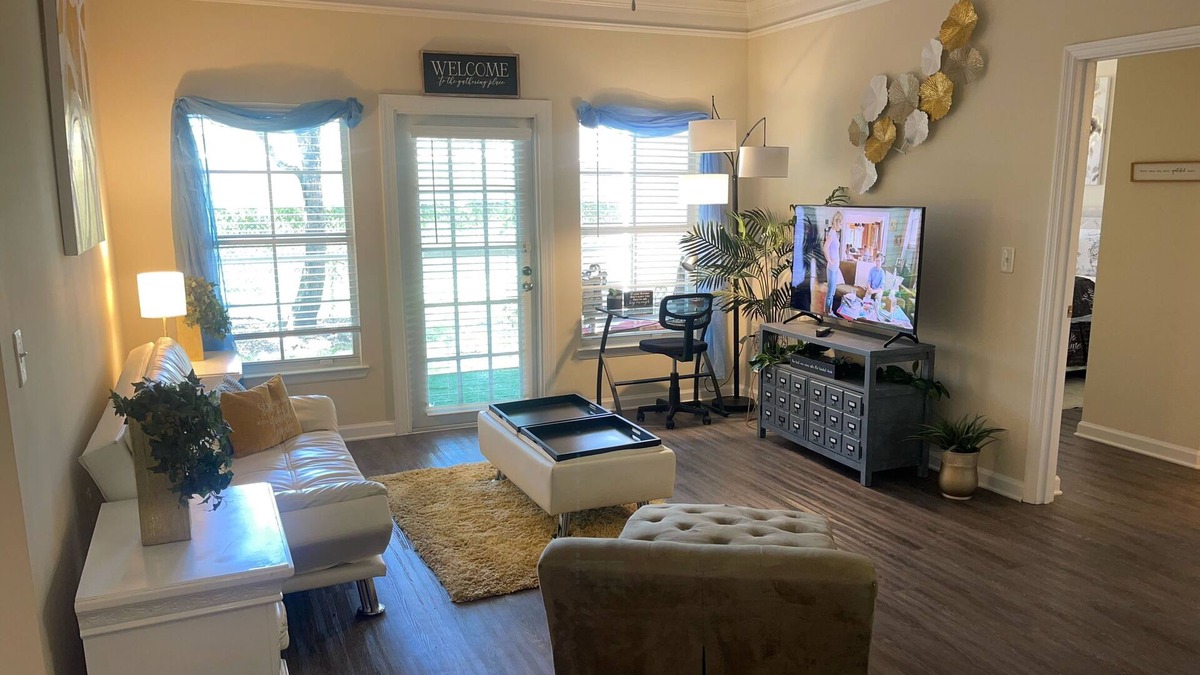West Palm Beach Apartment | Cozy Tropical Retreat NEAR HYPPOCRATES WELLNESS