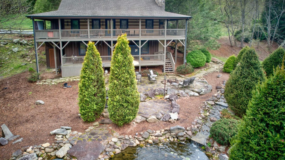 Foscoe House | Cozy Twin Rivers Edge - Waterfall & Pond - Hot Tub - Huge Fenced Yard - Outdoor Pool Table