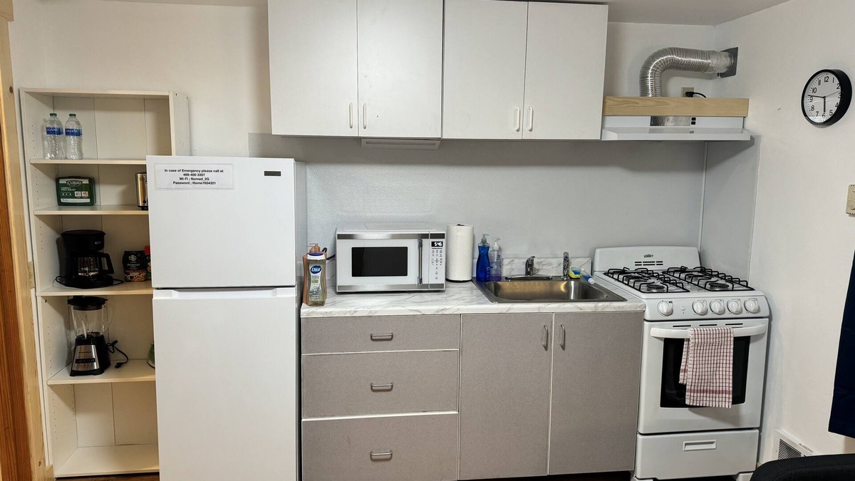 Pinedale Apartment | Cozy two twin beds home