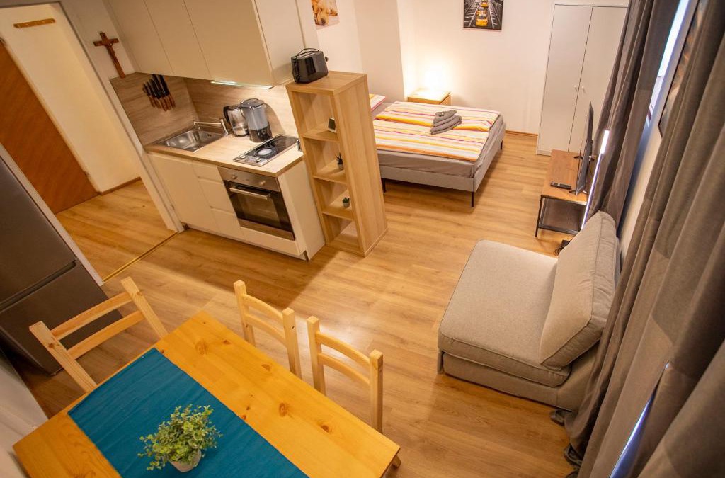 Hall In Tirol Apartment | Cozy Tyrolean Old Town Studio