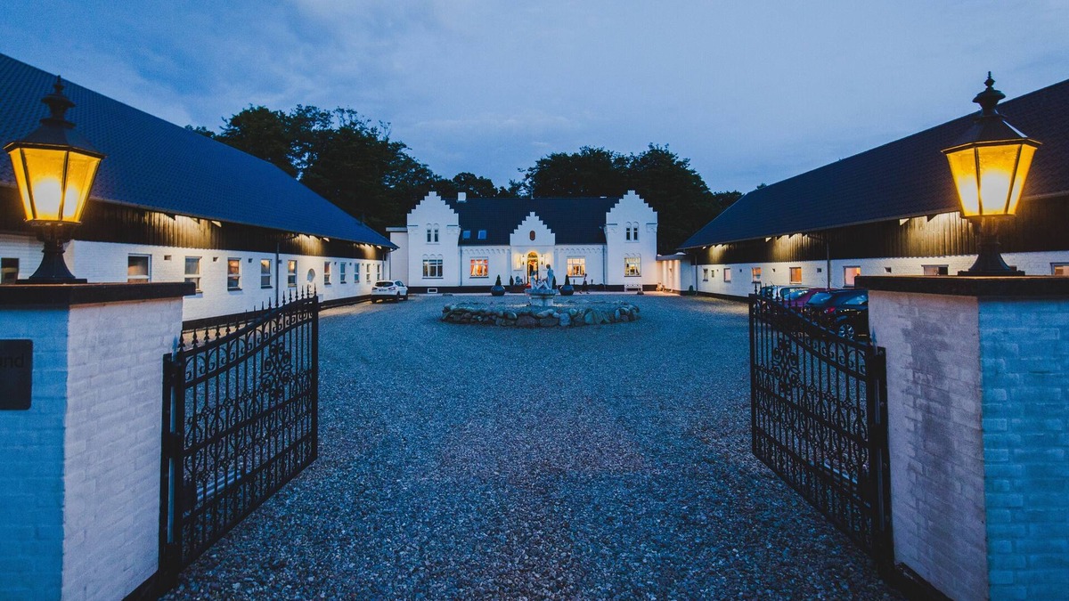 Gording Bed & Breakfast | Cozy unique rooms at Gørdinglund Manor