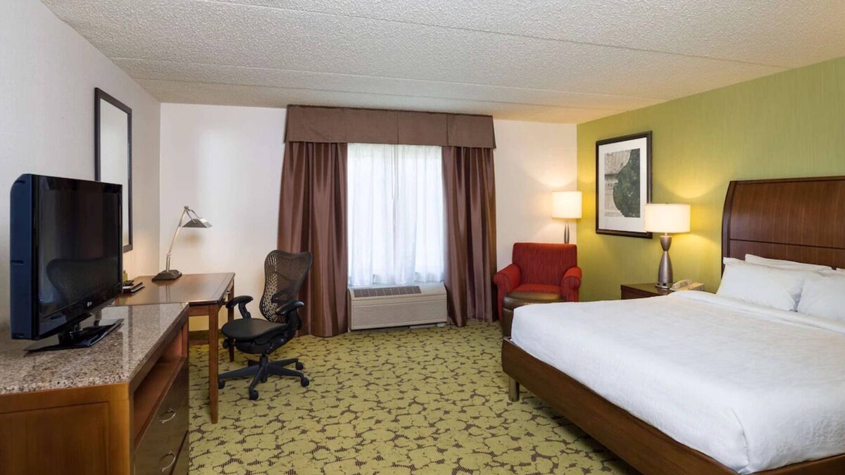 Hopelawn Hotel | Cozy Unit with Heated Pool | Near Roosevelt Park | Pet-Friendly & Free Parking