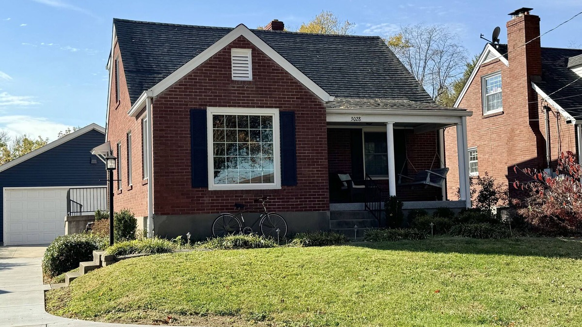 Audubon Park House | Cozy updated home with incredibly convenient location.