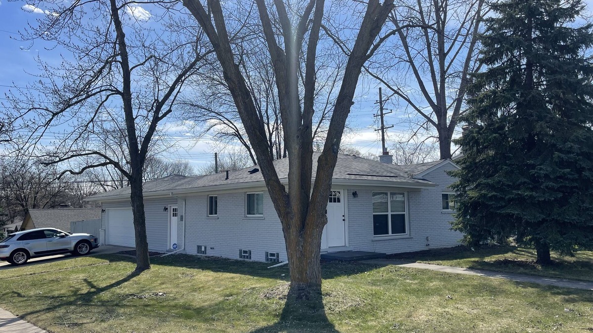 Rochester House | Cozy Updated Ranch 3 Bedrooms 2 Full Baths.