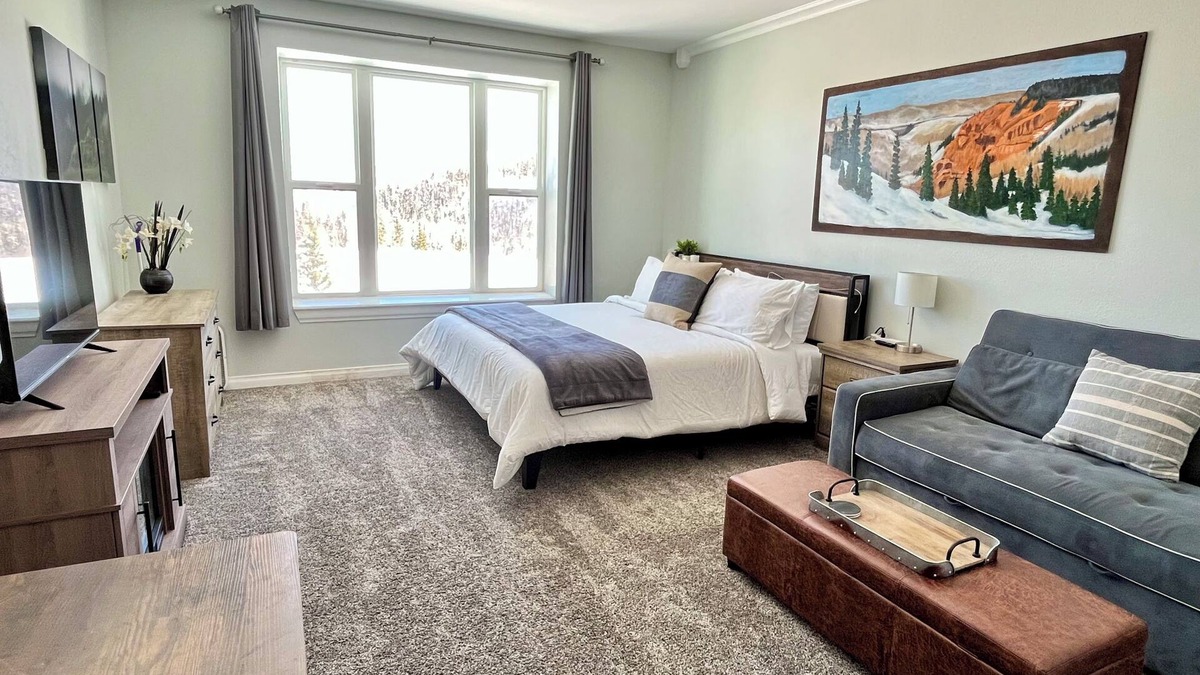 Brian Head Condo | COZY Updated Studio-KING bed, kitchenette-Pool/Spa/Sauna