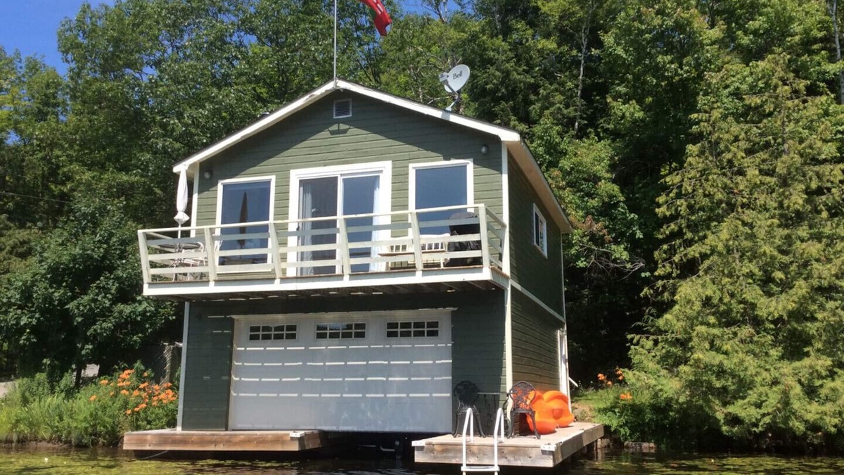 Seguin Cottage | Cozy Upper Boathouse For Rent