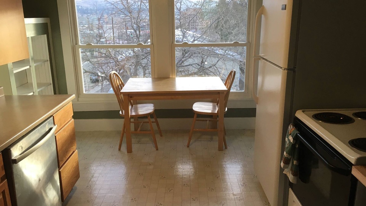 Wenatchee Apartment | Cozy Upper Level 2 Bed Apt. - Downtown Wenatchee
