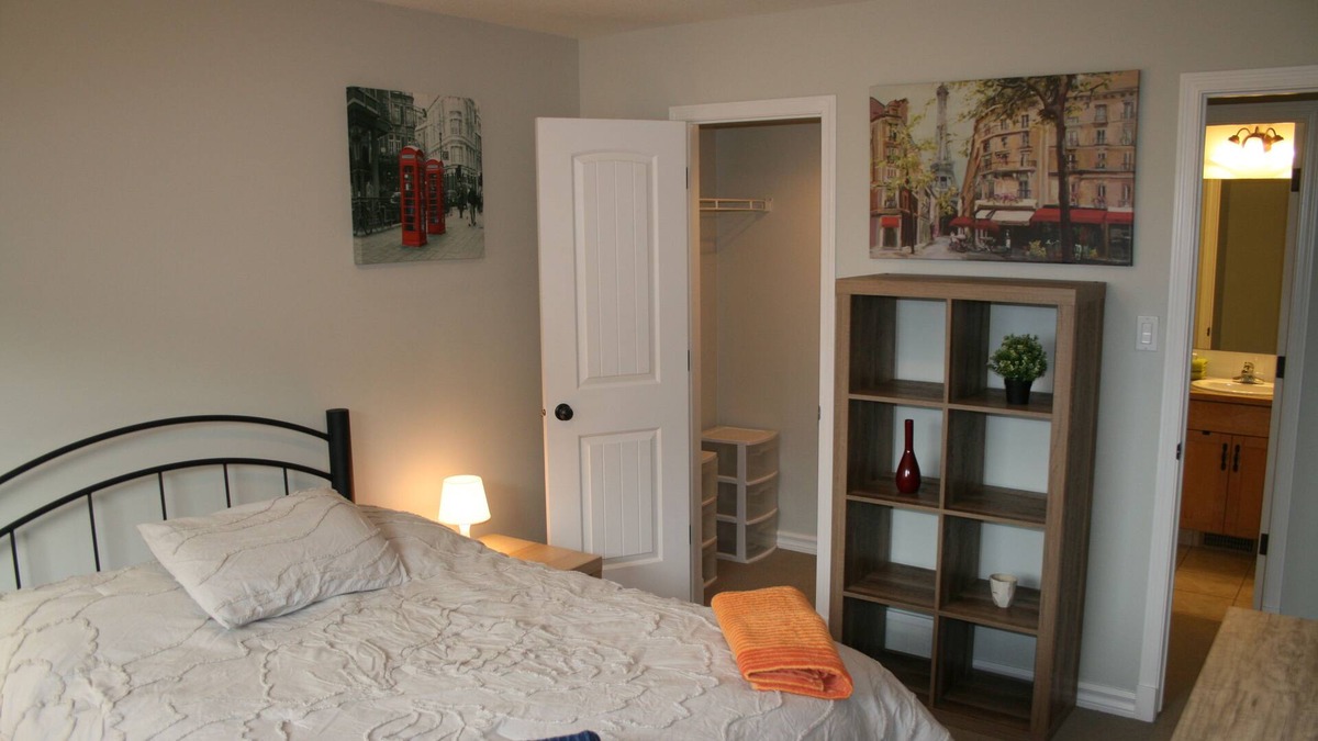 Lethbridge Condo | Cozy upstairs condo with lots of light & full office space 5mins to University