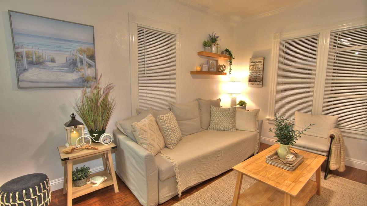 Whittier Apartment | Cozy Uptown Whittier Sleeps 4 , 25 mins. to Disneyland