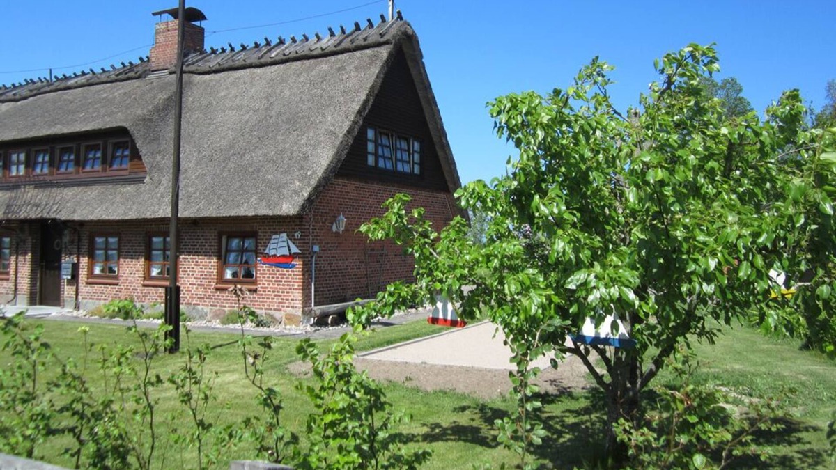 Falshoft Apartment | Cozy vacation apartment for 4 people in a rustic thatched house