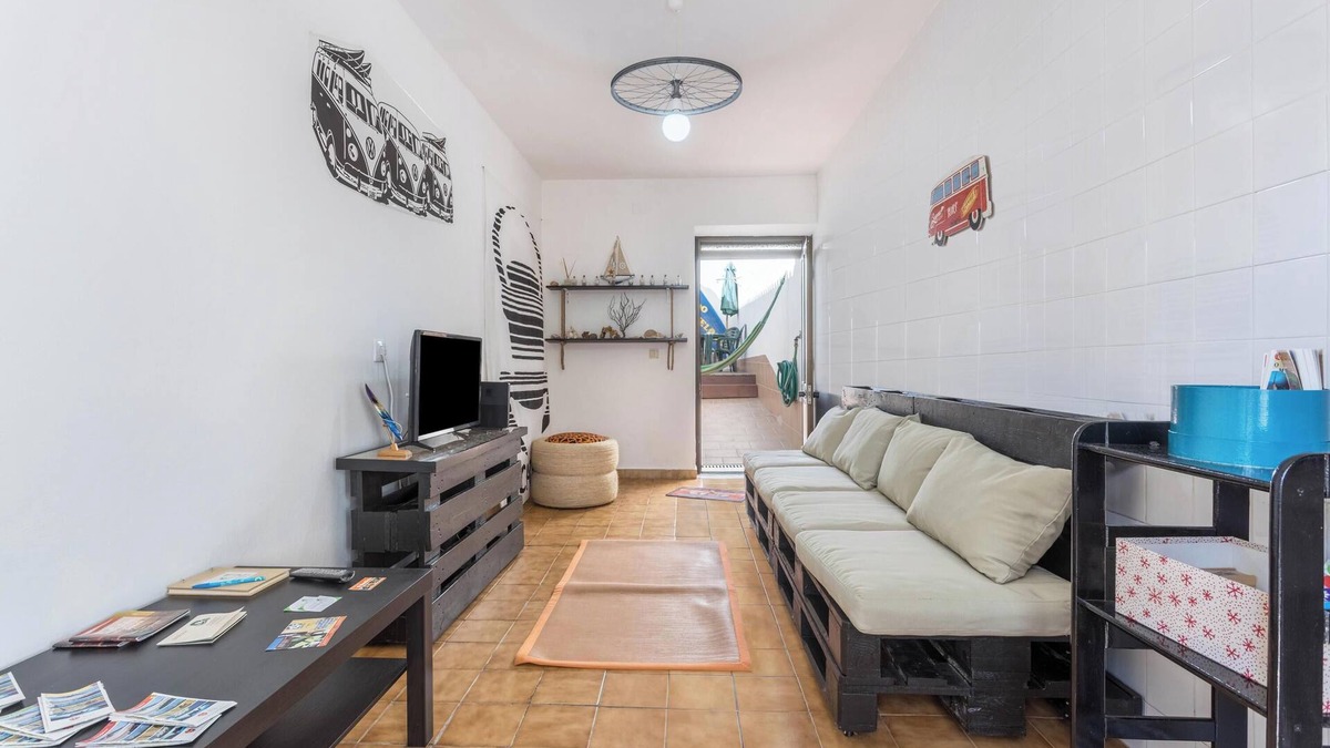 Vila do Bispo House | Cozy Vacation Home "Geo House" in Central Location with Wi-Fi & Terrace