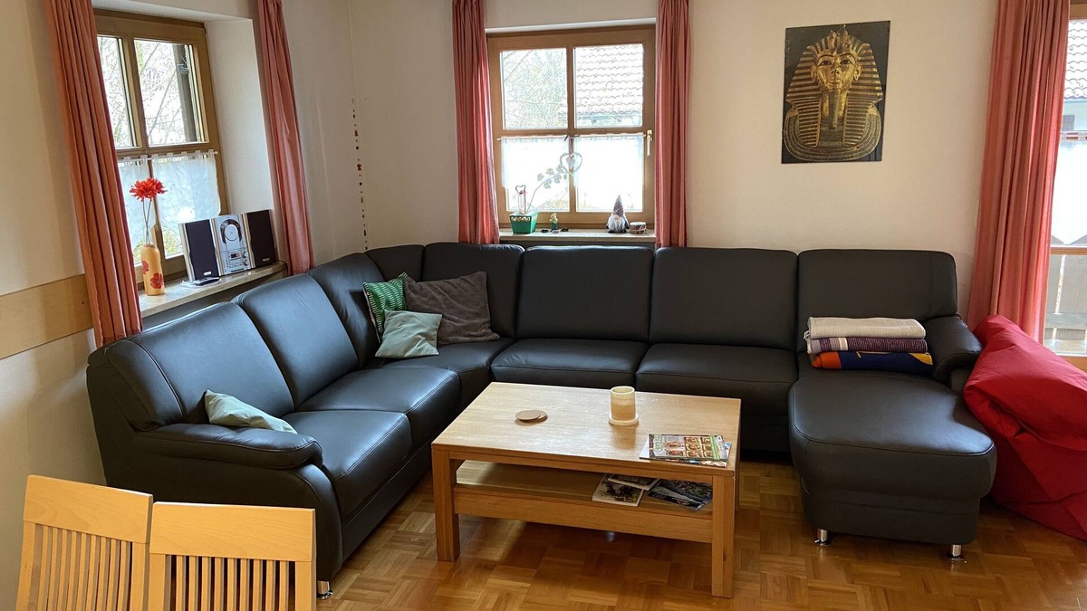 Lenggries House | Cozy vacation home in a quiet location by a stream with a view of the Brauneck.