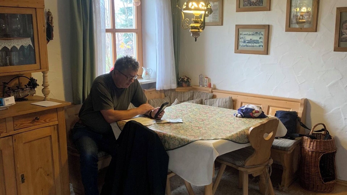 Mahring House | Cozy vacation home with large garden and fireplace, dogs allowed.
