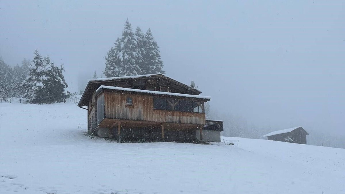 Aschau Im Zillertal Cabin | Cozy vacation hut with a magnificent view of the Zillertal mountains
