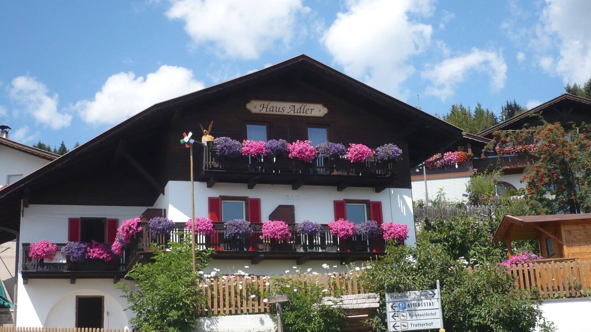 Maranza Apartment | Cozy vacation apartment in South Tyrol, 4 to 10 persons, pet-friendly!