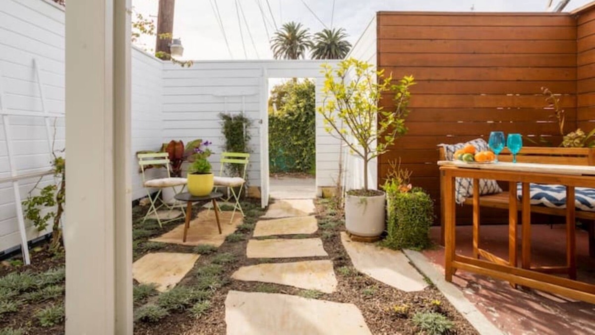 Venice Cottage | Cozy Venice Guest House ~ 1 bed 1 bath Very Private Courtyard & Entry