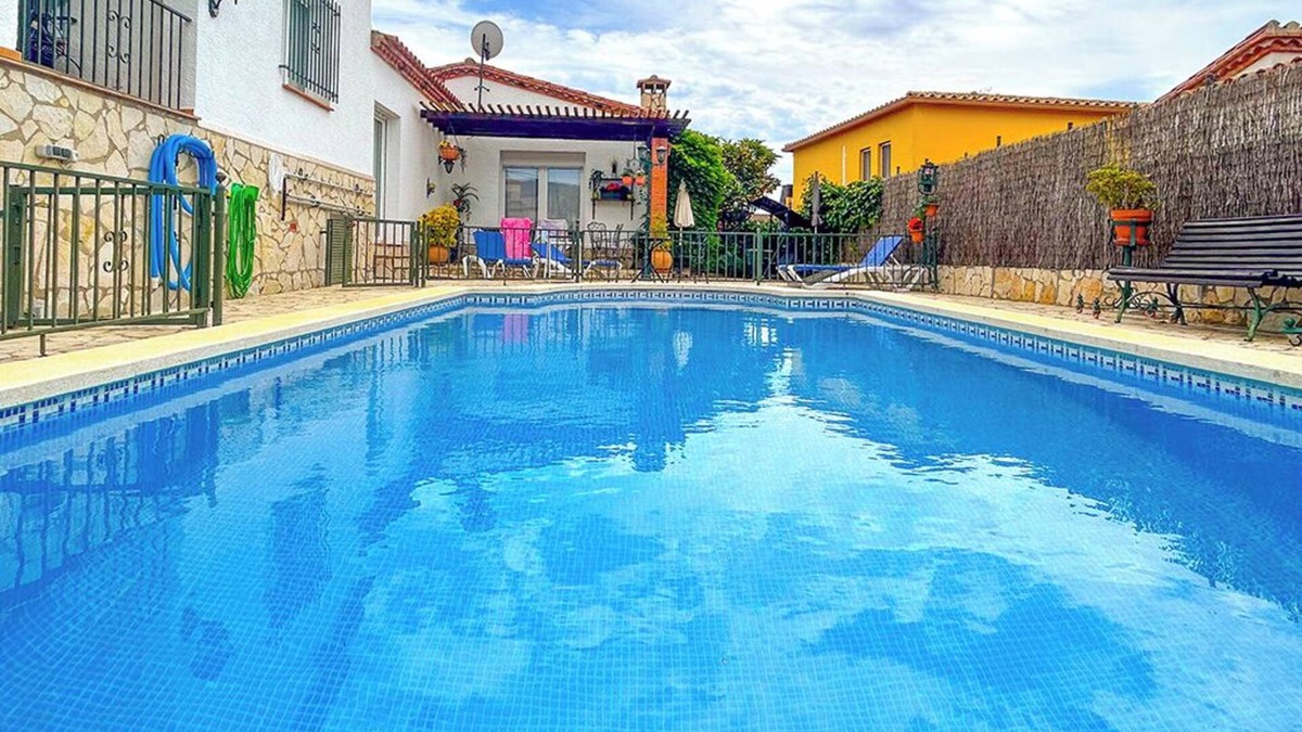 Calonge Villa | Cozy villa with pool and large garden. offer 01/06-08/06/19