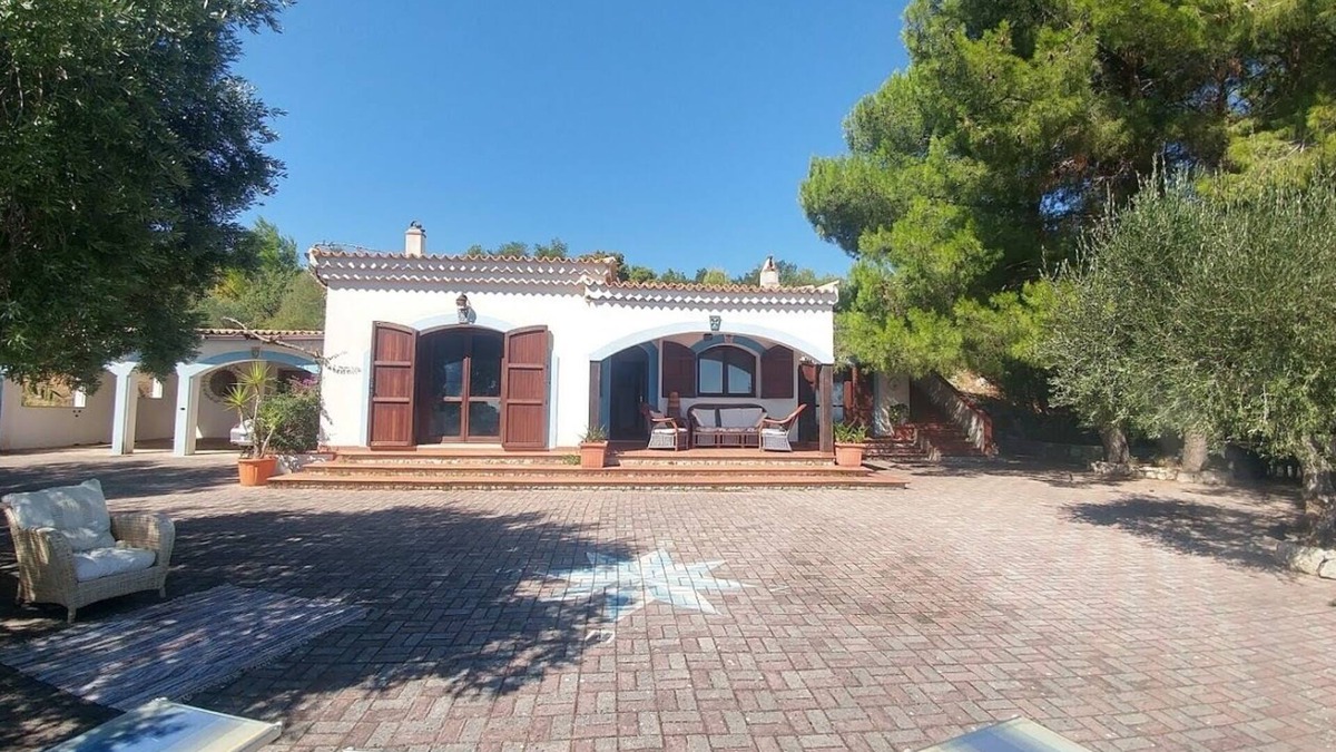 Peschici Villa | Cozy villa with sea view.