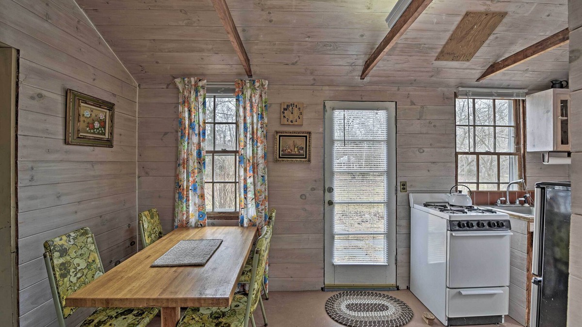 Tisbury Cottage | Cozy Vineyard Haven Cottage < 1 Mi to Beach!