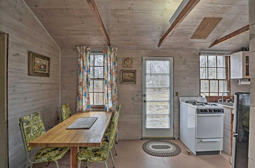 Tisbury House | Cozy Vineyard Haven Cottage Less Than 1 Mi to Beach!
