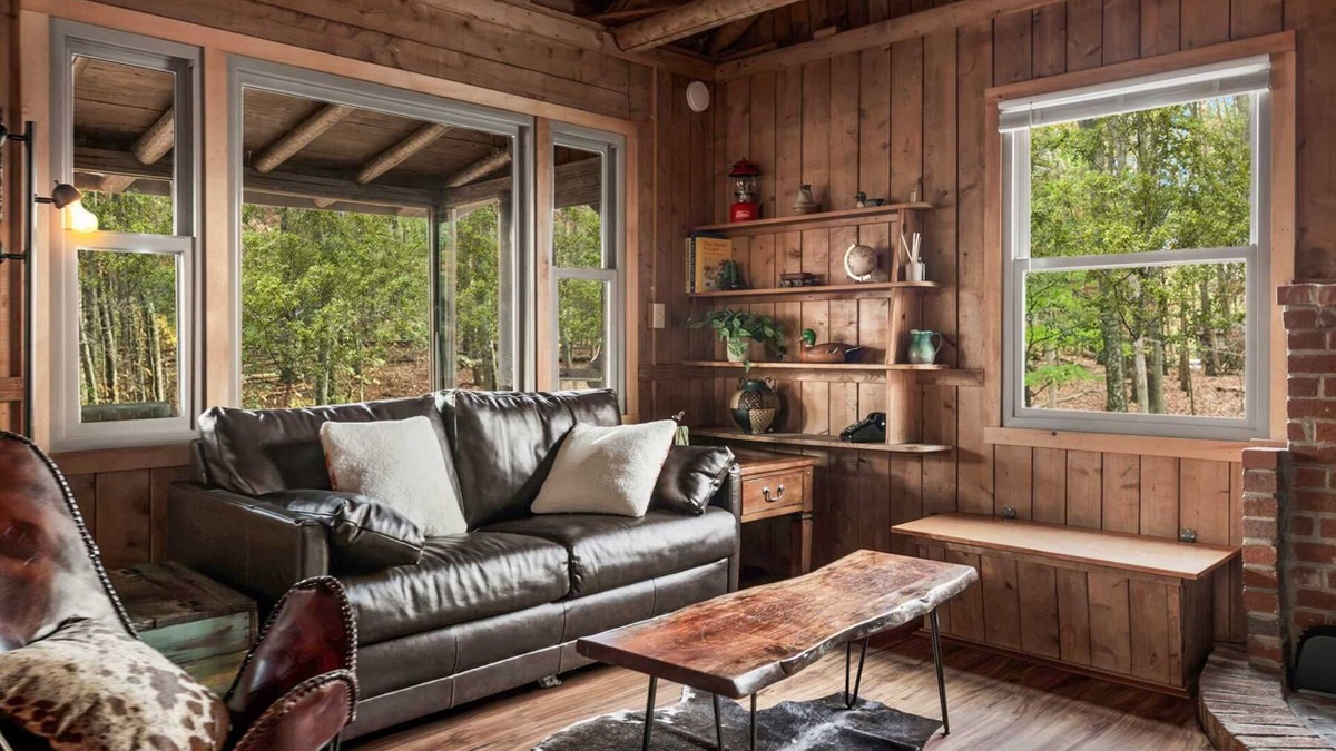 Kabletown Ski Chalet | Cozy w Fire Pit, Grill, Deck, Screened Porch, WiFi