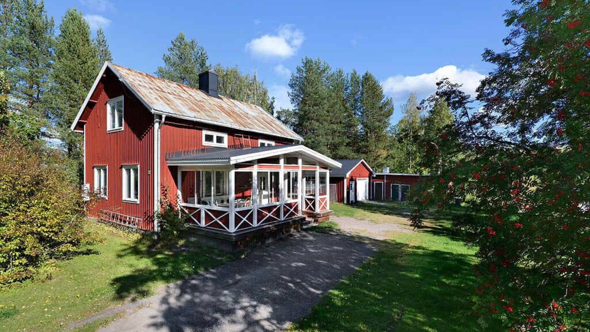 Storsund House | Cozy w lake view near windpark