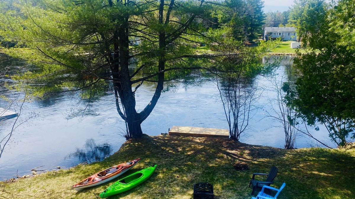Washago House | Cozy water-front family-sized cottage w/hot tub!