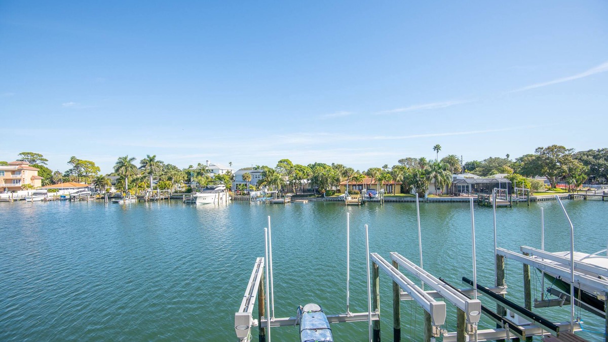 Belle Vista Condo | Cozy Waterfront Condo | Patio & Beach Access