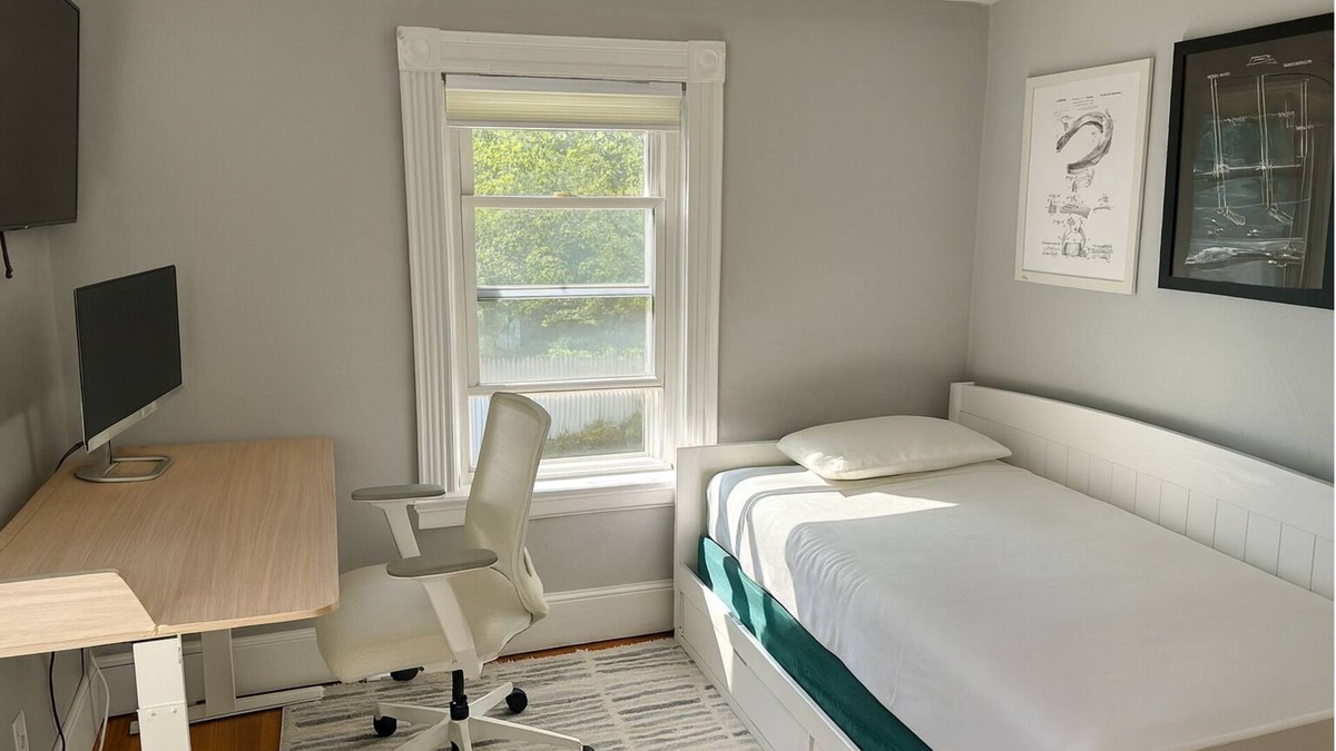 Warwick House | Cozy Waterfront Furnished Home, Ideal for Travel Nurses & Corporate Stays
